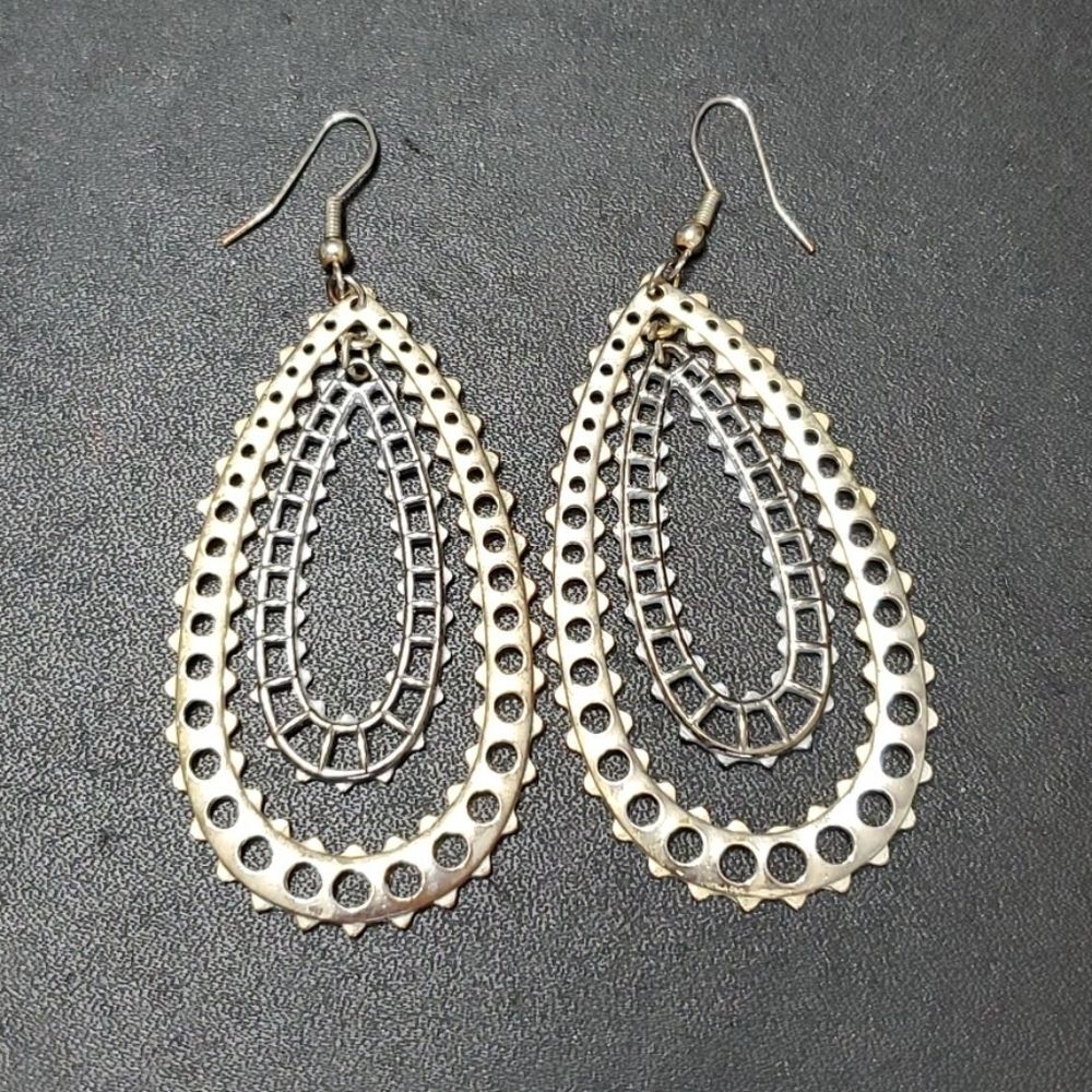 Two-tone teardrop dangling earrings